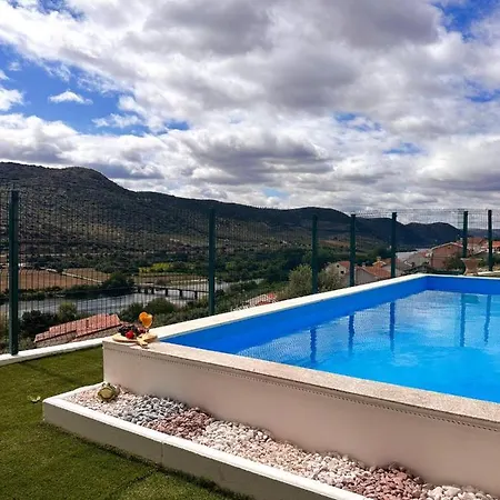 Oda ve Kahvaltı Coracao D'ouro